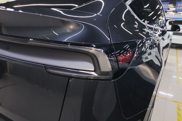 Tesla Model Y 2025 #8 Tesla Model Y 2025 car image #8