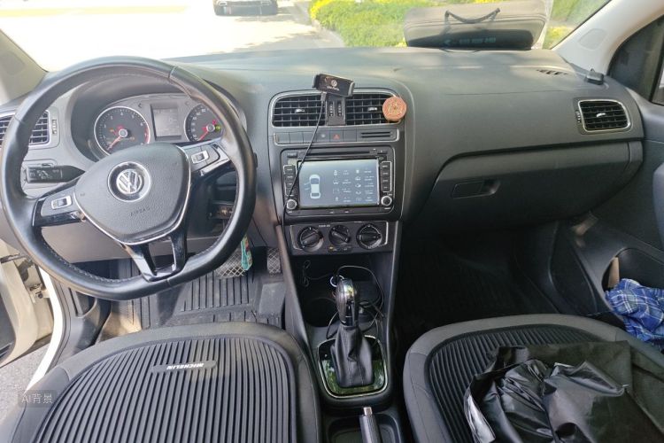 Volkswagen Polo 2017 car image #11