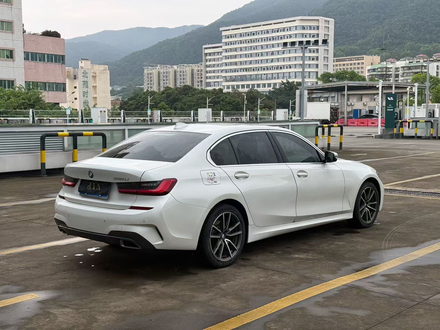 BMW 3 Series 2021 car image #9