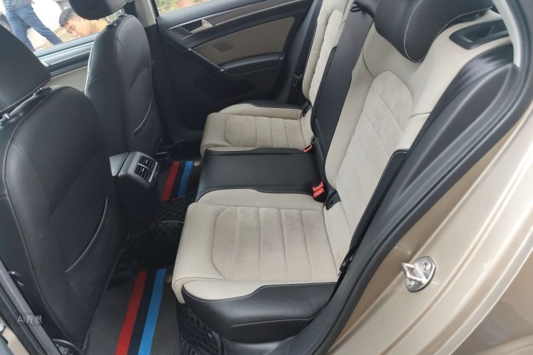 Volkswagen Golf 2017 car image #19