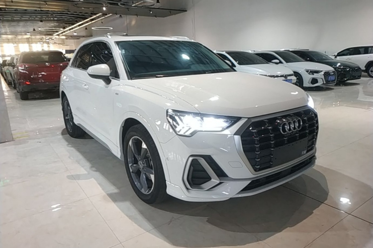 Audi Q3 2023 #4 Audi Q3 2023 car image #4