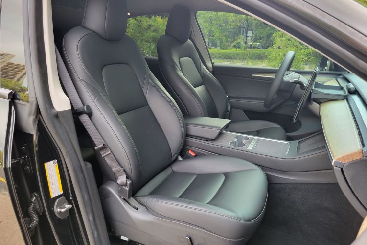 Tesla Model Y 2023 car image #29