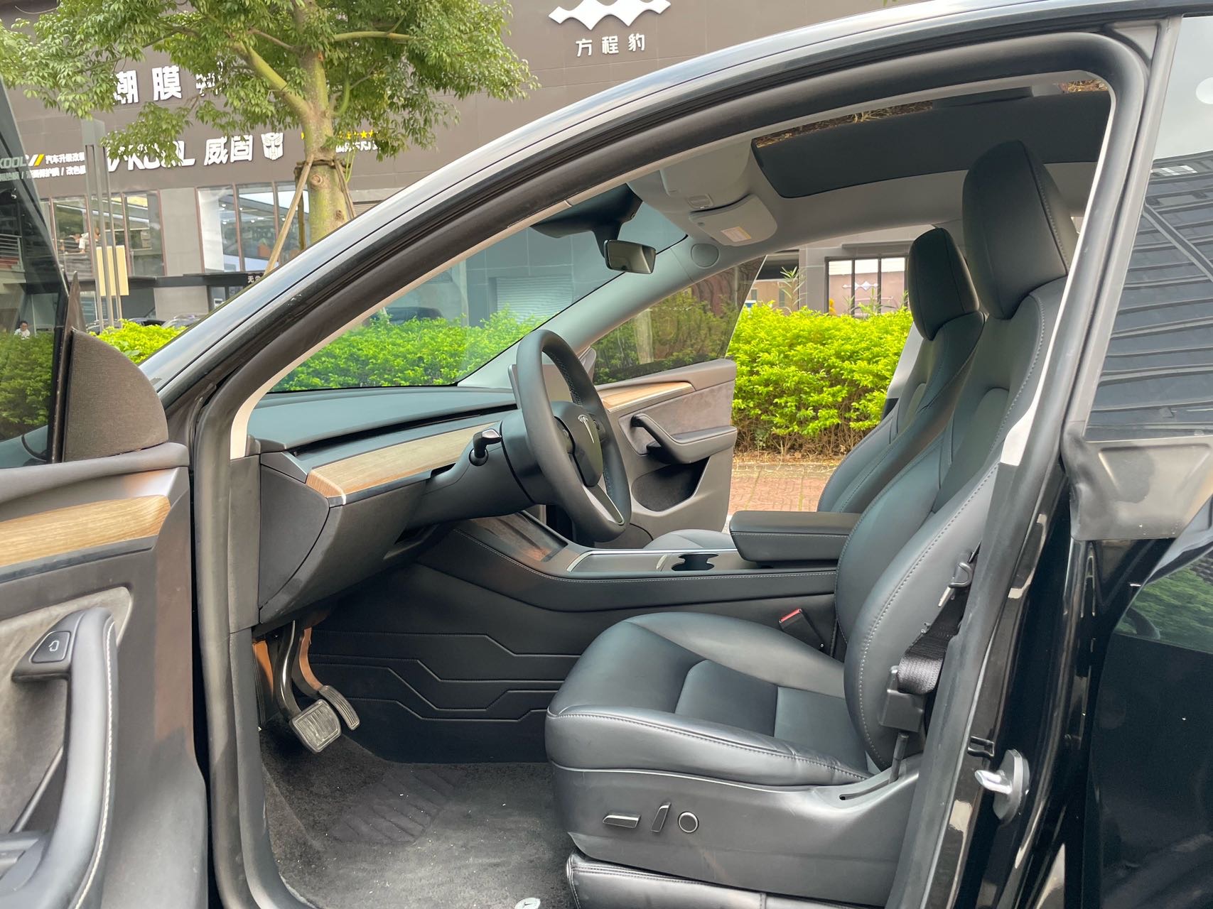Tesla Model Y 2023 #6 Tesla Model Y 2023 car image #6