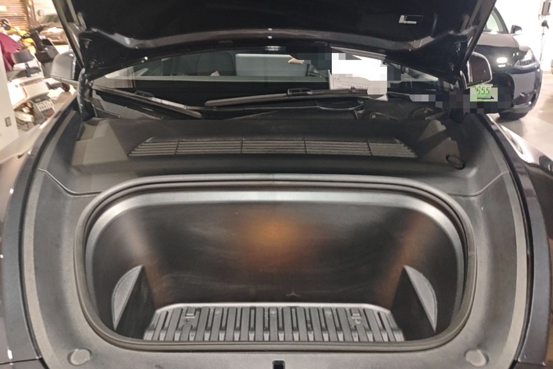 Tesla Model Y 2024 #11 Tesla Model Y 2024 car image #11