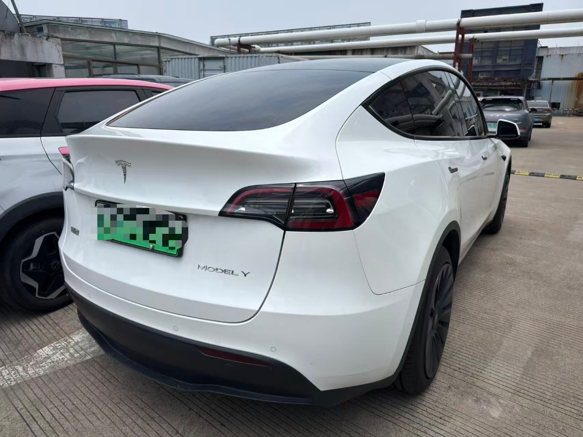 Tesla Model Y 2023 car image #4
