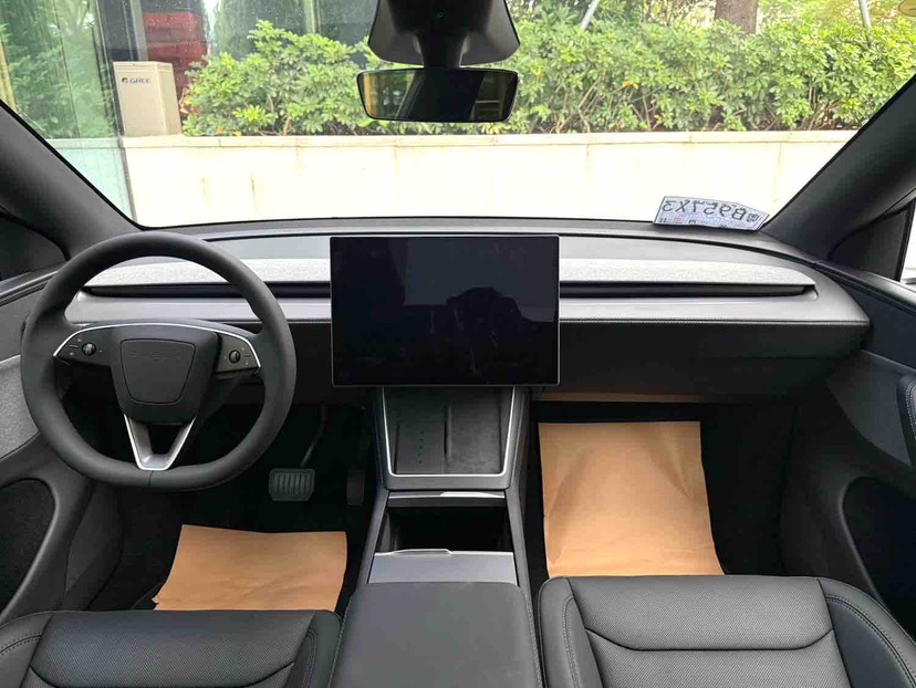 Tesla Model Y 2026 #9 Tesla Model Y 2026 car image #9