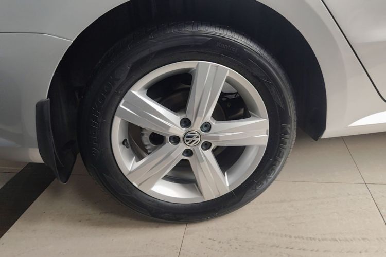 Volkswagen Lavida 2017 car image #5