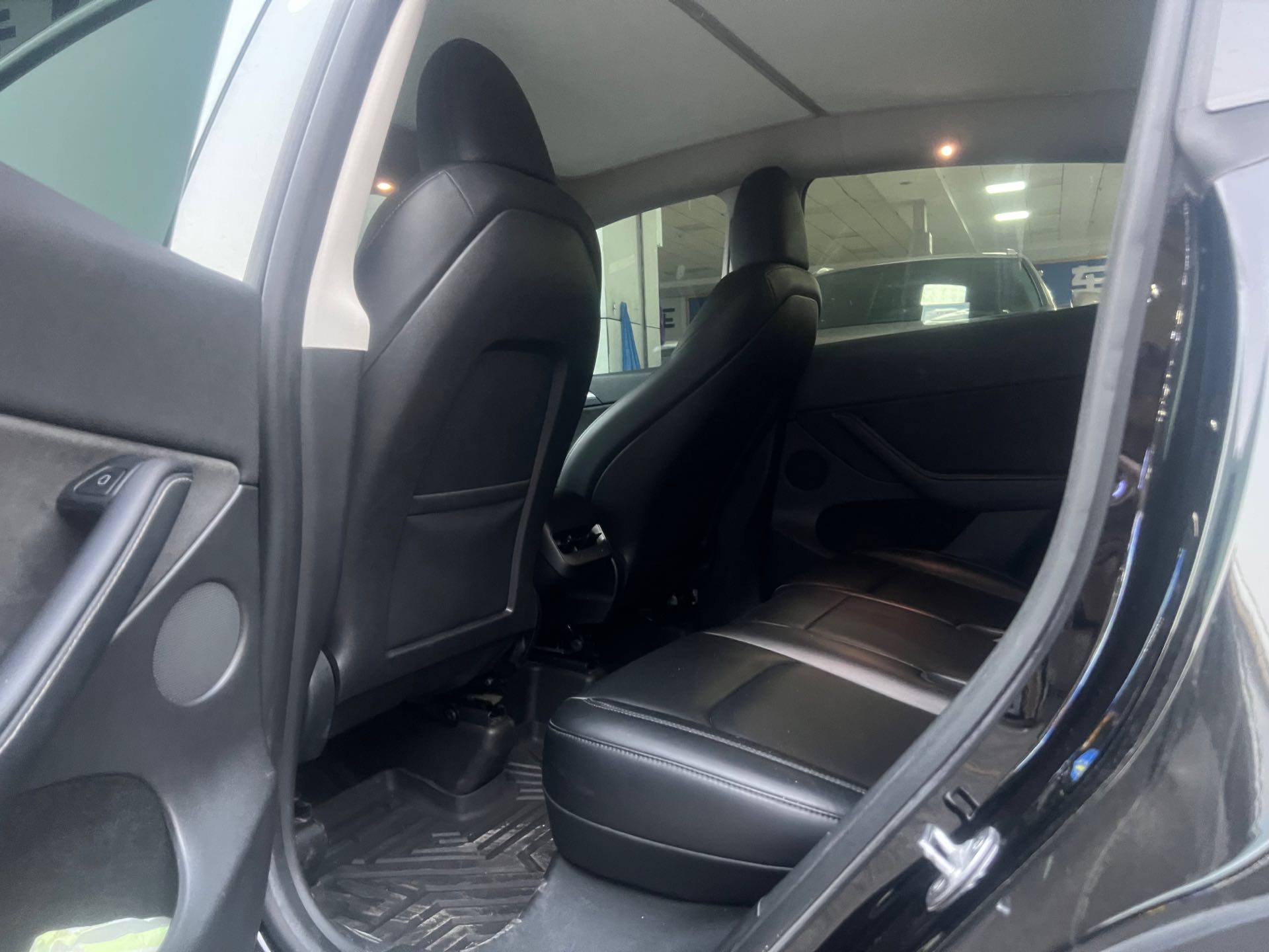 Tesla Model Y 2023 immagine di auto #4