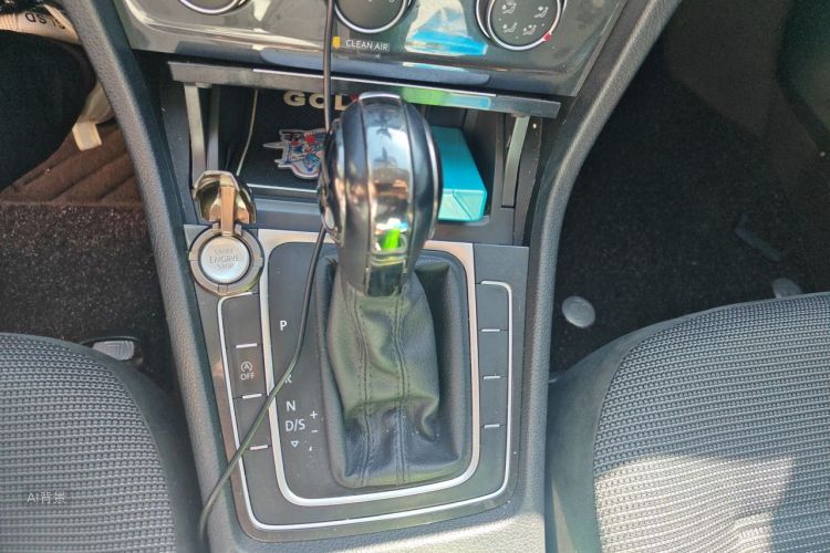 Volkswagen Golf 2021 car image #16