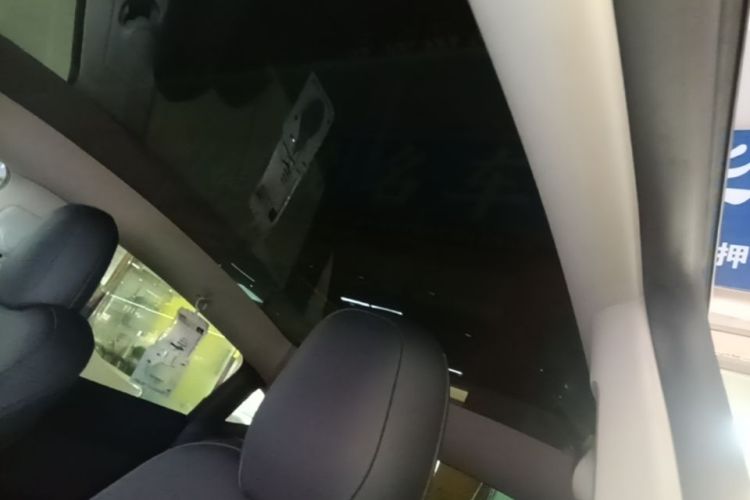 Tesla Model Y 2021 car image #18