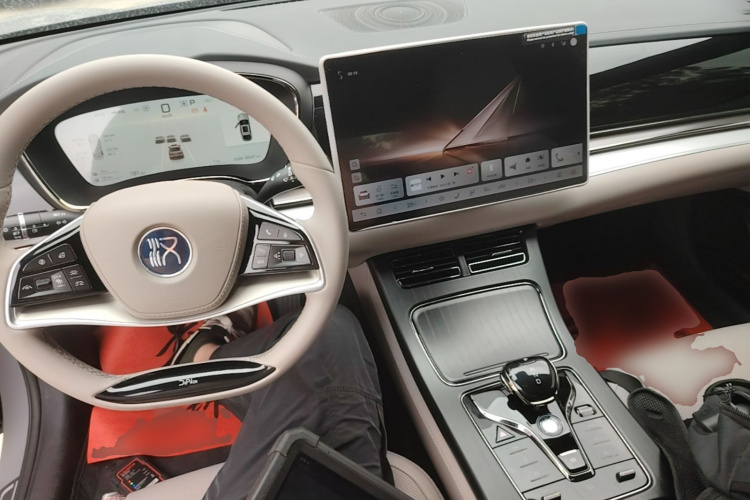 BYD Han 2024 car image #10