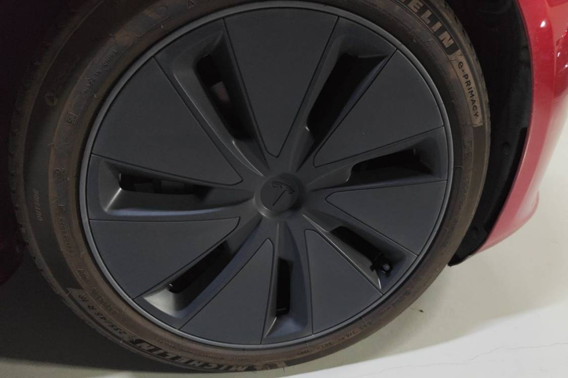 Tesla Model 3 2024 car image #9