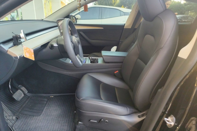 Tesla Model Y 2023 car image #17