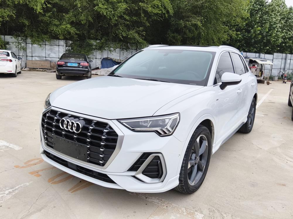 Audi Q3 2022 Audi Q3 2022 immagine di auto
