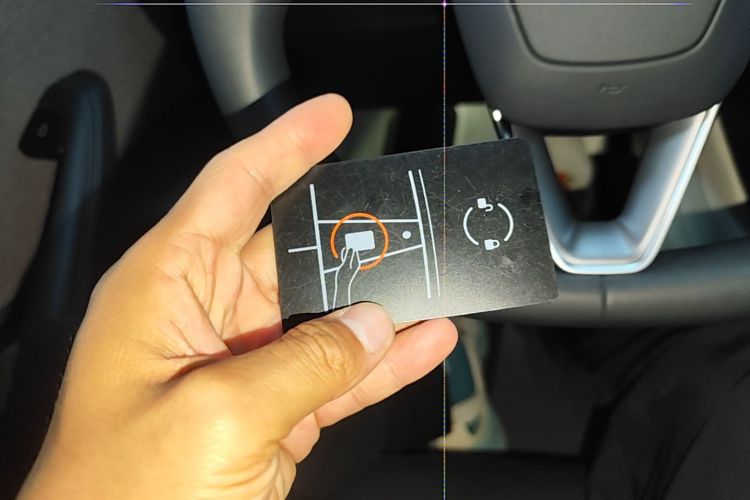 Tesla Model 3 2023 car image #9