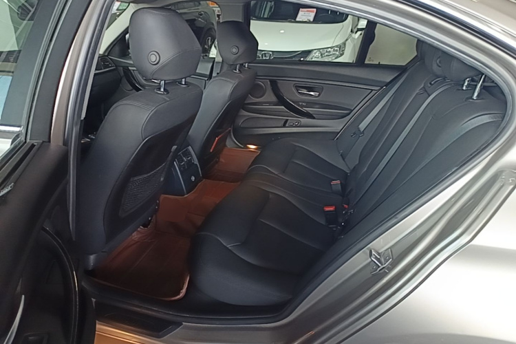 BMW 3 Series 2017 car image #17