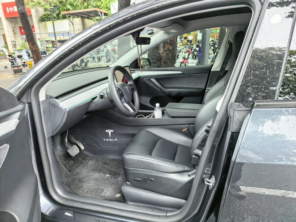 Tesla Model Y 2024 #7 Tesla Model Y 2024 car image #7