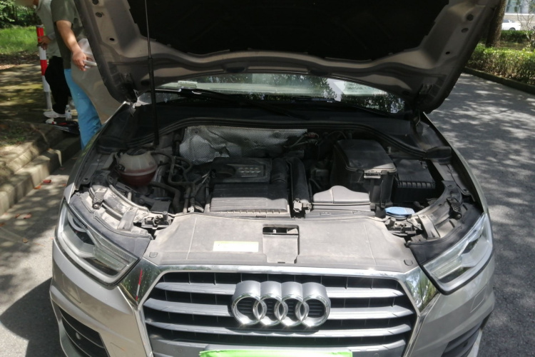 Audi Q3 2017 car image #18