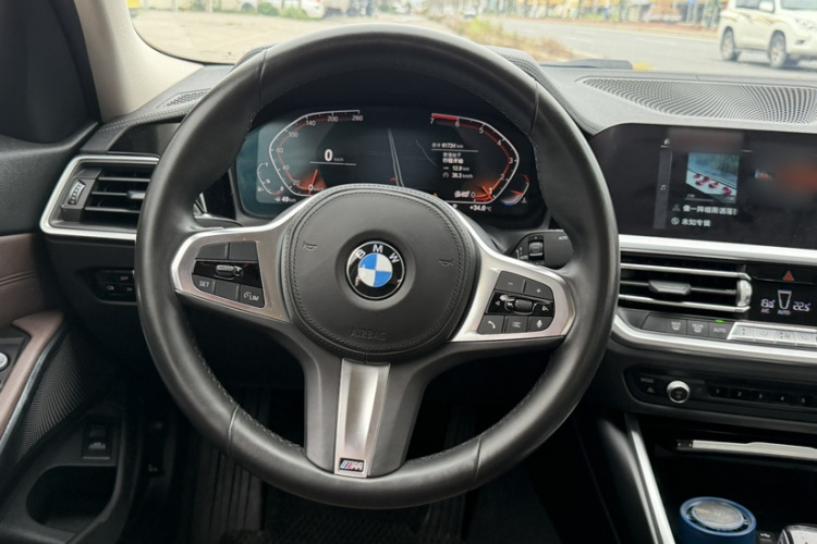 BMW 3 Series 2020 car image #11