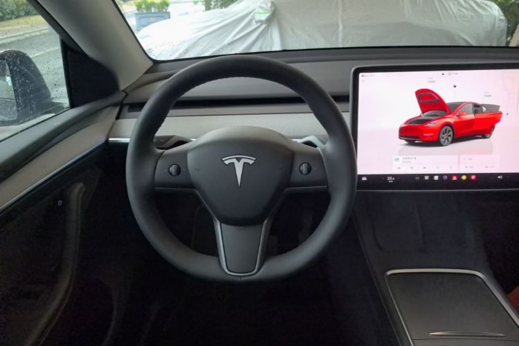 Tesla Model Y 2025 #11 Tesla Model Y 2025 car image #11