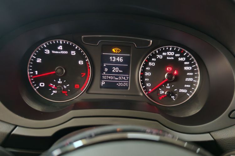 Audi Q3 2017 car image #16