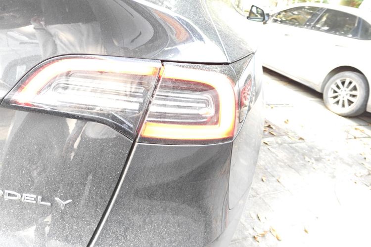 Tesla Model Y 2024 car image #8