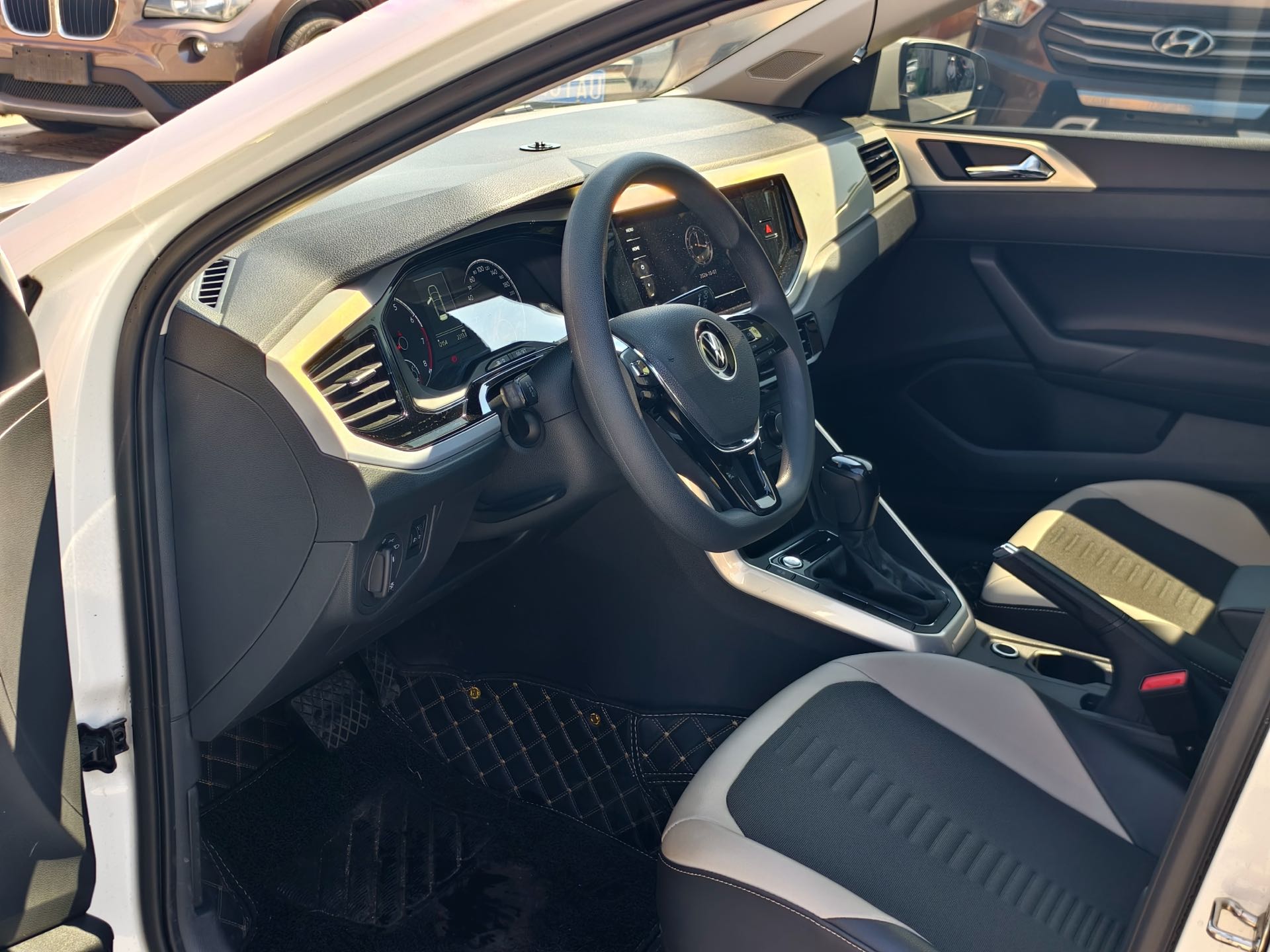 Volkswagen Polo 2021 car image #4