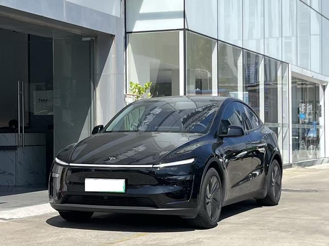 Tesla Model Y 2025 #10 Tesla Model Y 2025 car image #10