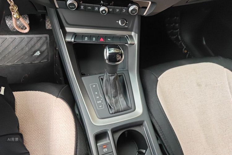 Audi Q3 2022 car image #16
