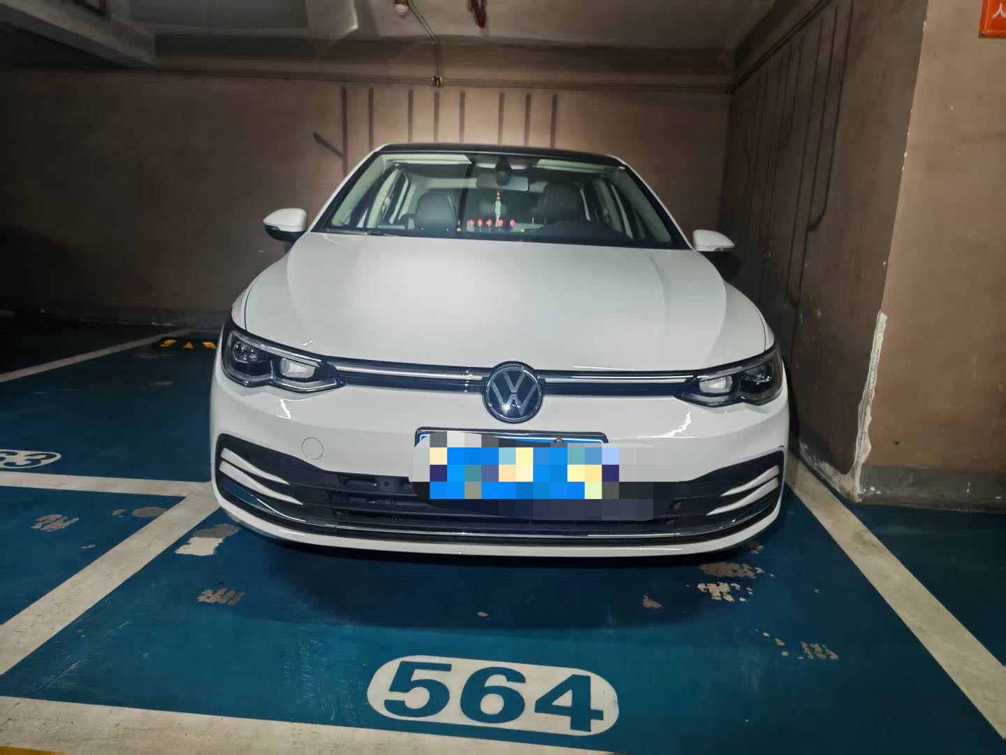 Volkswagen Golf 2022 car image #2