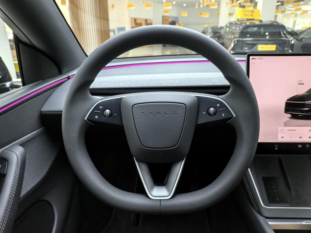 Tesla Model Y 2026 #16 Tesla Model Y 2026 car image #16