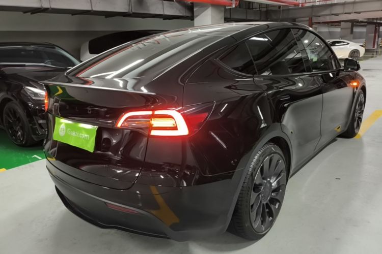 Tesla Model Y 2022 immagine di auto #7