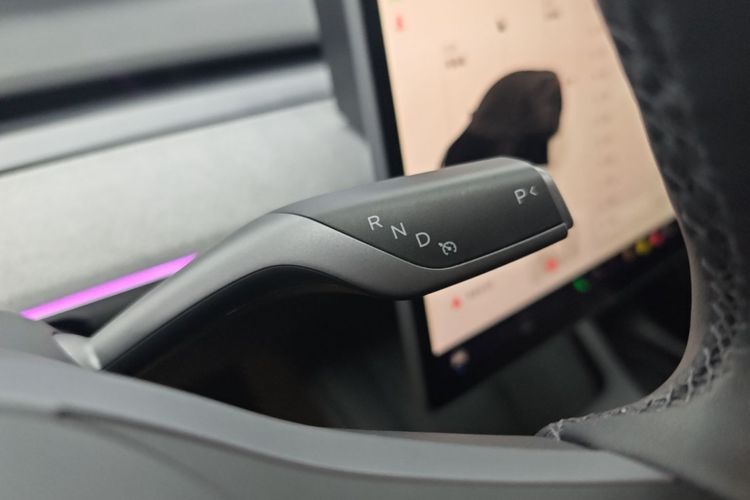 Tesla Model Y 2024 #18 Tesla Model Y 2024 car image #18
