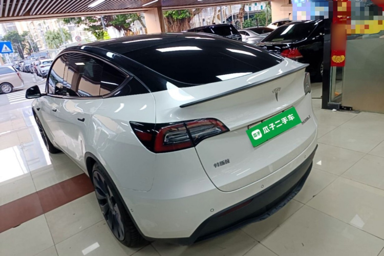 Tesla Model Y 2024 #5 Tesla Model Y 2024 car image #5