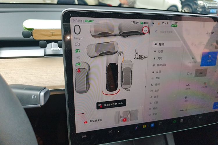 Tesla Model Y 2023 #12 Tesla Model Y 2023 car image #12