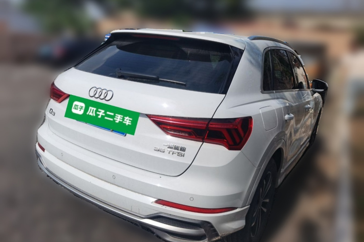 Audi Q3 2023 car image #7