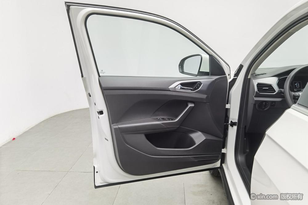 Volkswagen T-Cross 2021 car image #22
