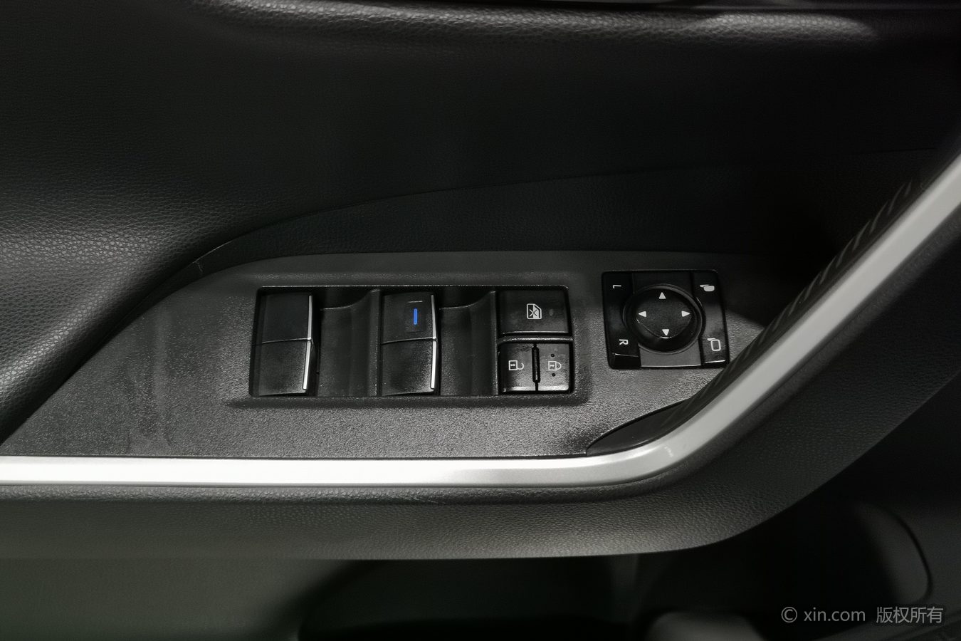 Toyota RAV4 2021 car image #9