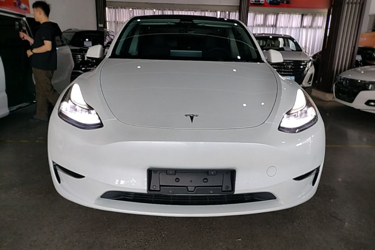 Tesla Model Y 2023 #3 Tesla Model Y 2023 car image #3