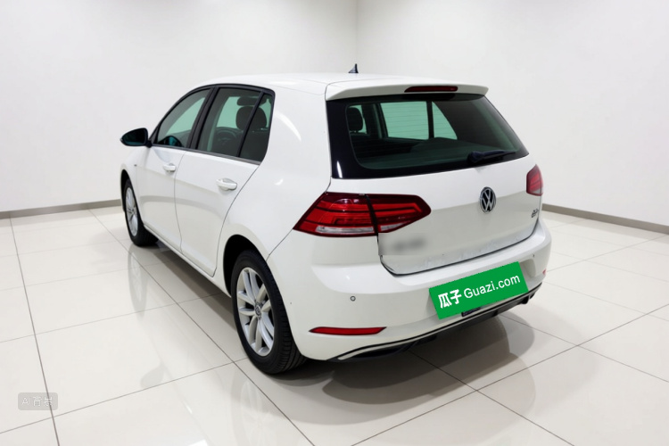 Volkswagen Golf 2018 car image #5