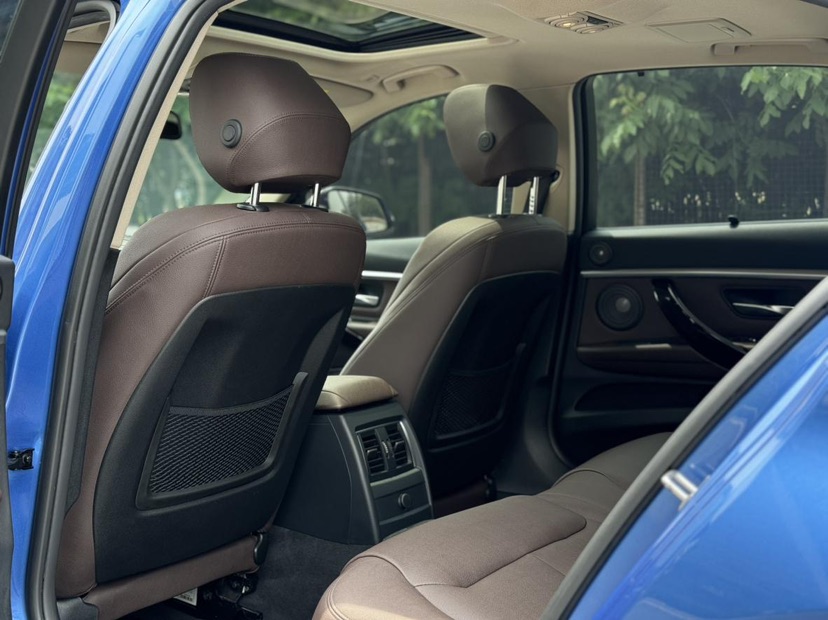 BMW 3 Series 2019 car image #5