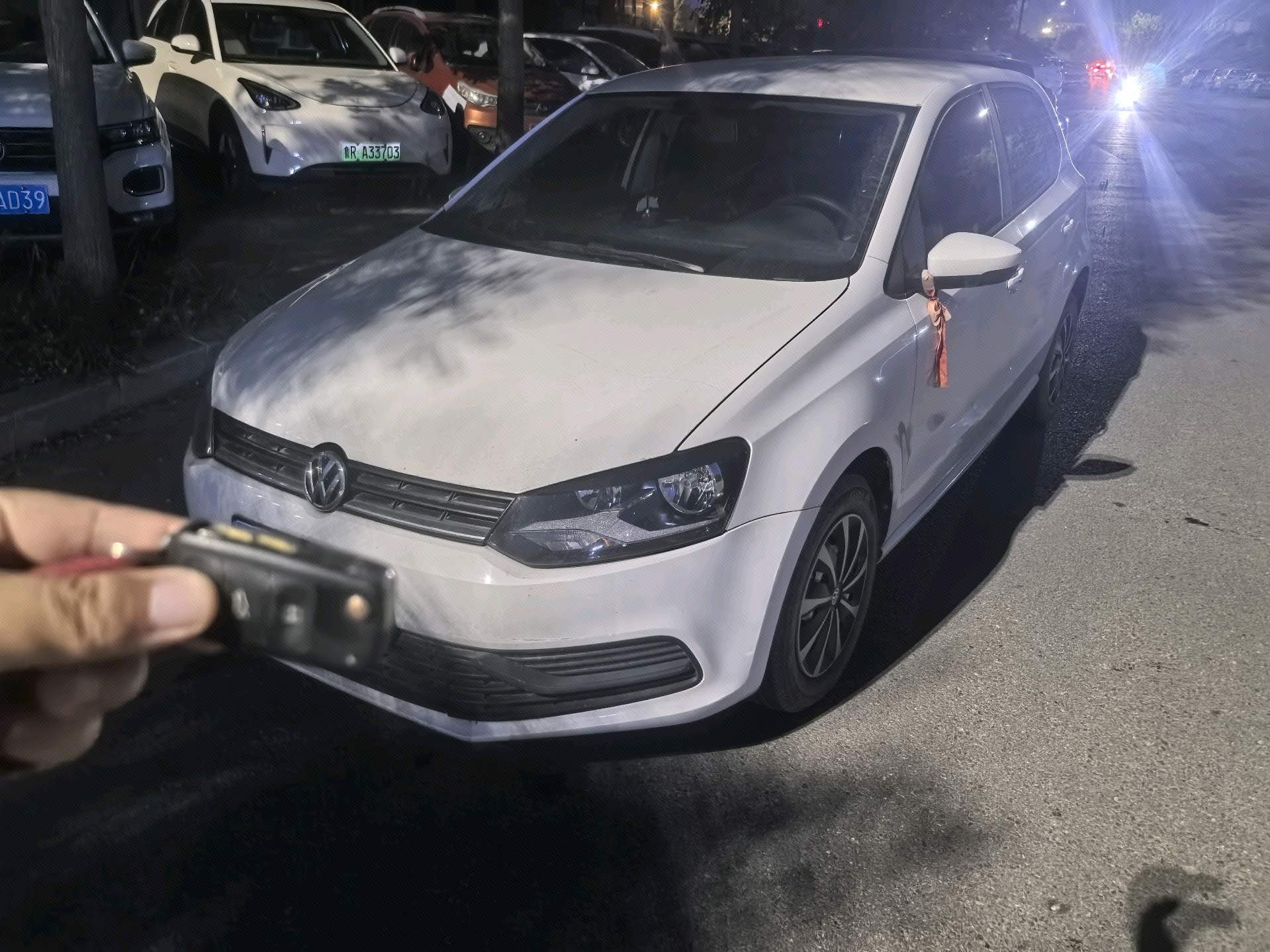 Volkswagen Polo 2015 car image 