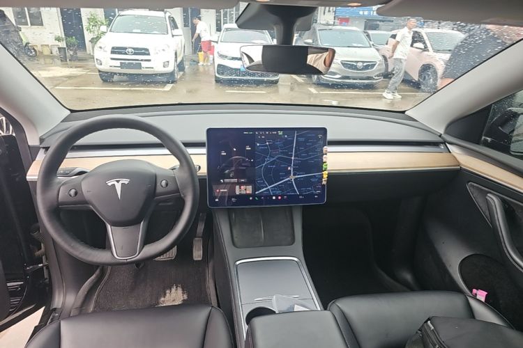 Tesla Model Y 2021 immagine di auto #10