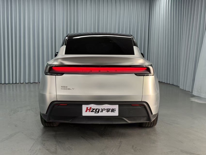 Tesla Model Y 2025 #9 Tesla Model Y 2025 car image #9