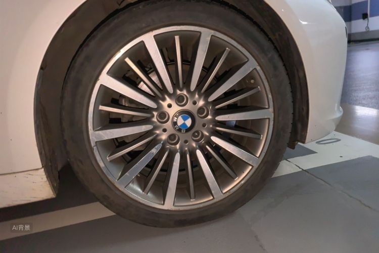 BMW 3 Series 2019 car image #9