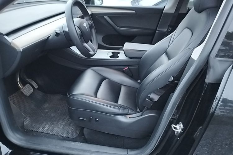 Tesla Model Y 2022 car image #15