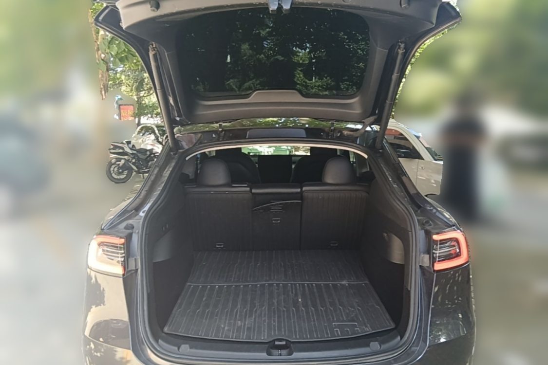 Tesla Model Y 2024 #5 Tesla Model Y 2024 car image #5