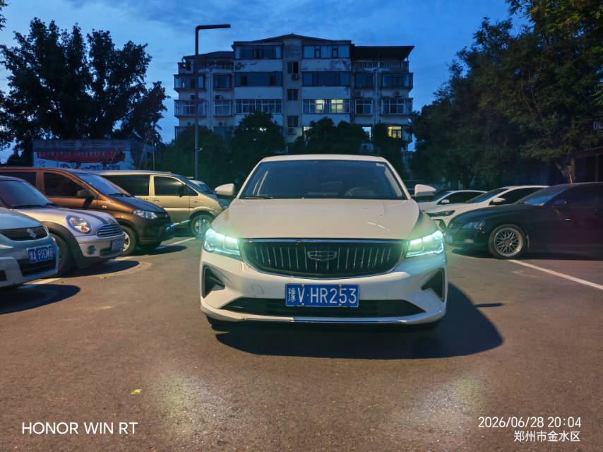 GEELY Emgrand 2022 car image #2