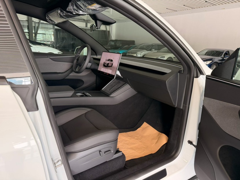 Tesla Model Y 2026 car image #5