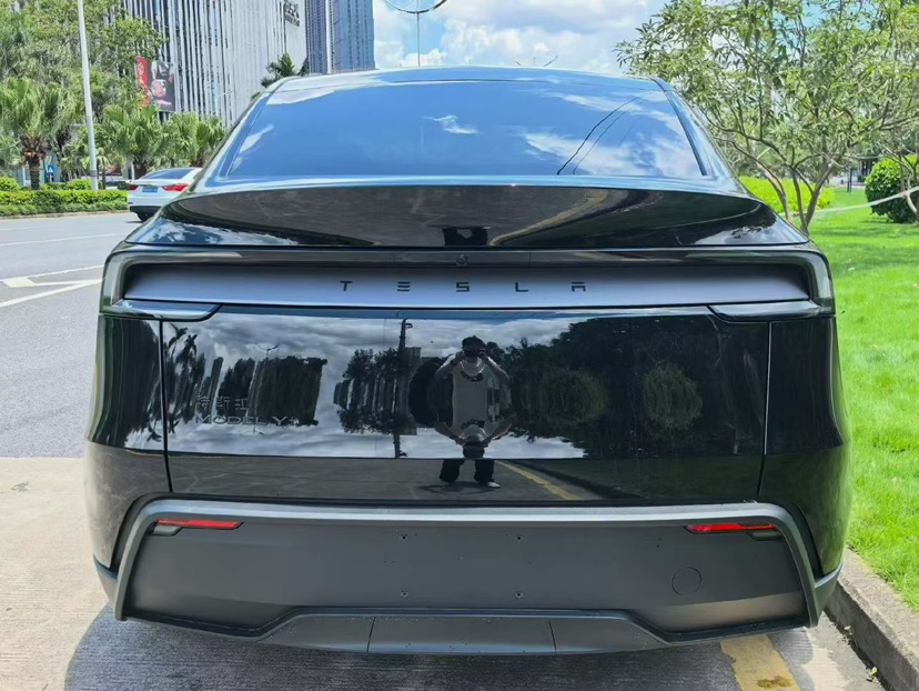 Tesla Model Y 2026 #7 Tesla Model Y 2026 car image #7
